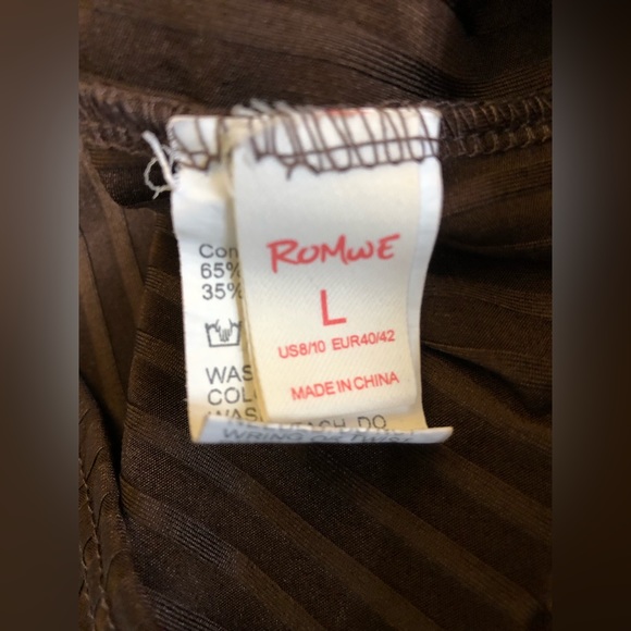 Ribbed Cropped Lace V-Neck Top Large - Picture 5 of 5